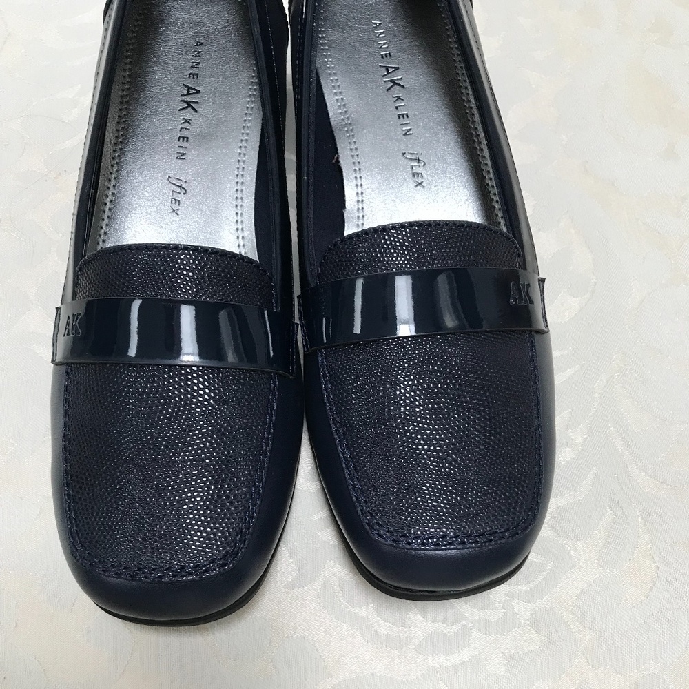 NWOT Anne Klein Navy Vittorio Loafer Size 8